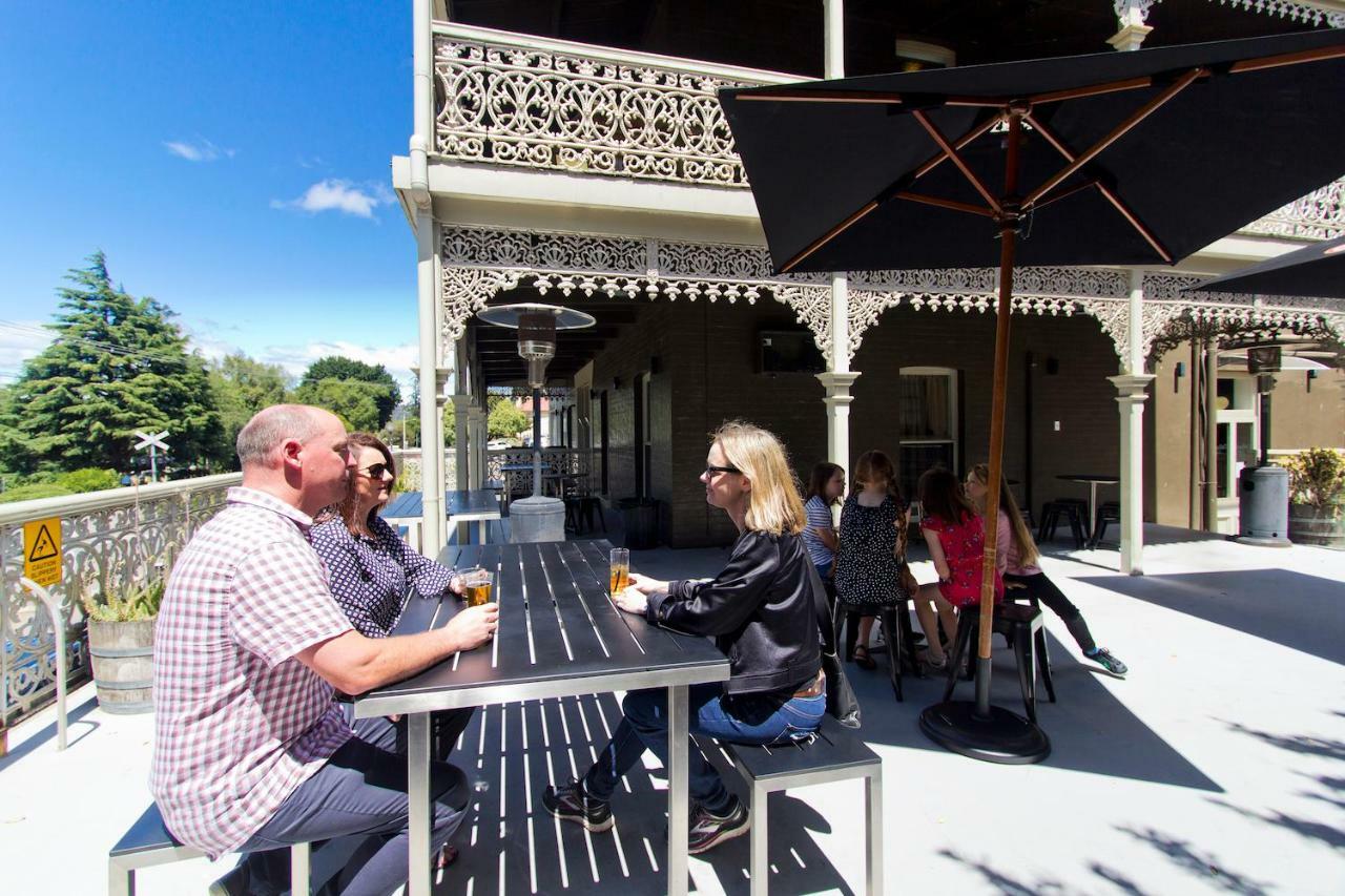 Deloraine Hotel Exterior photo